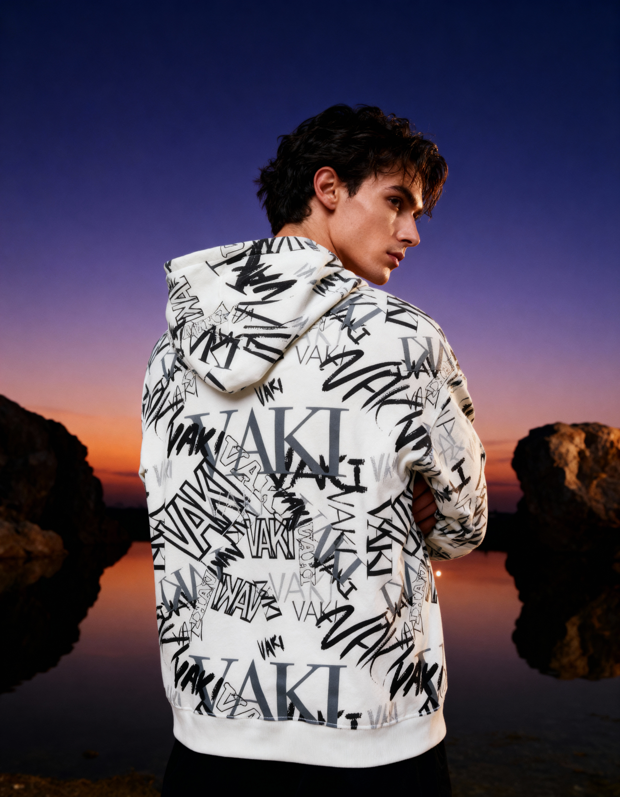 VAKI SIGNATURE LOGO OVERSIZED HOODIE