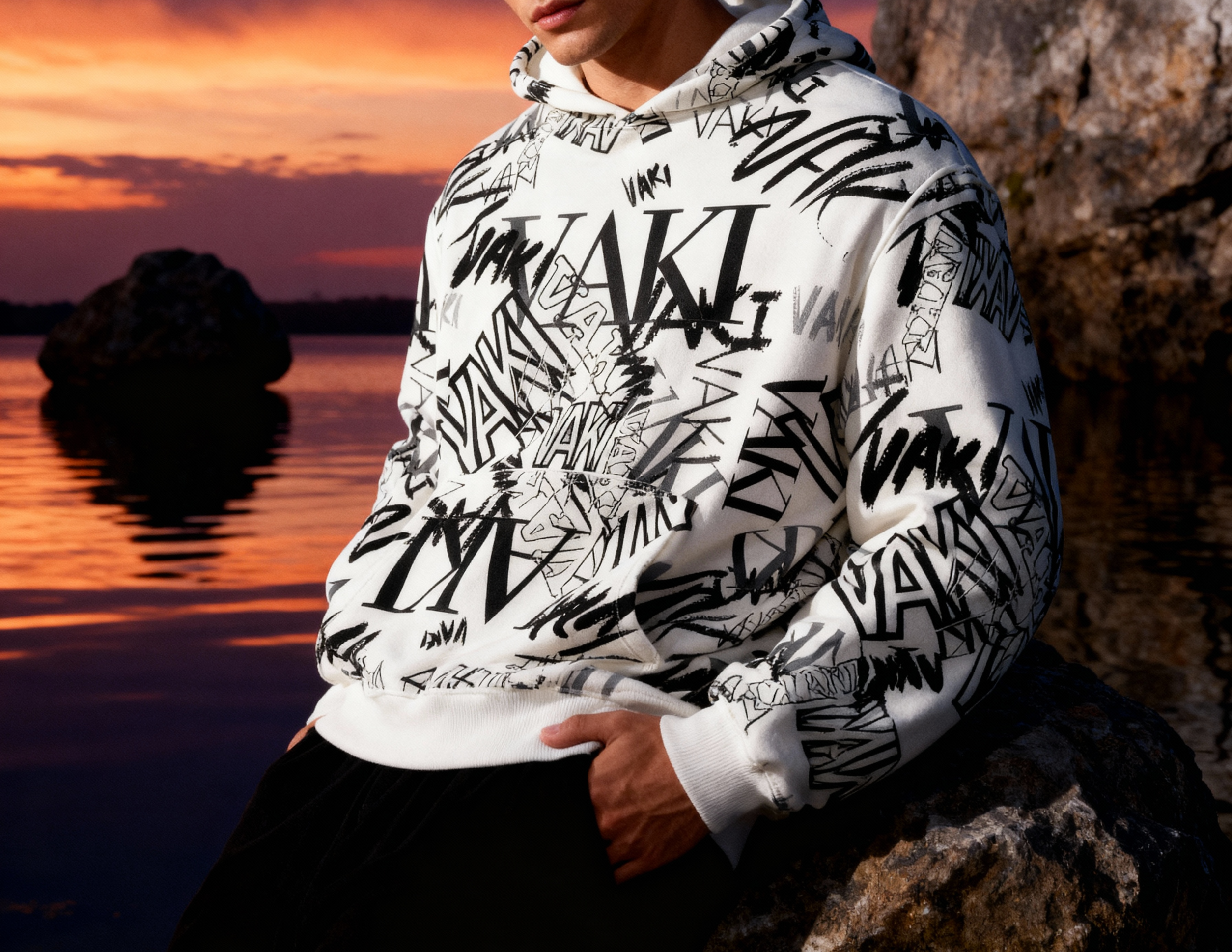 VAKI SIGNATURE LOGO OVERSIZED HOODIE