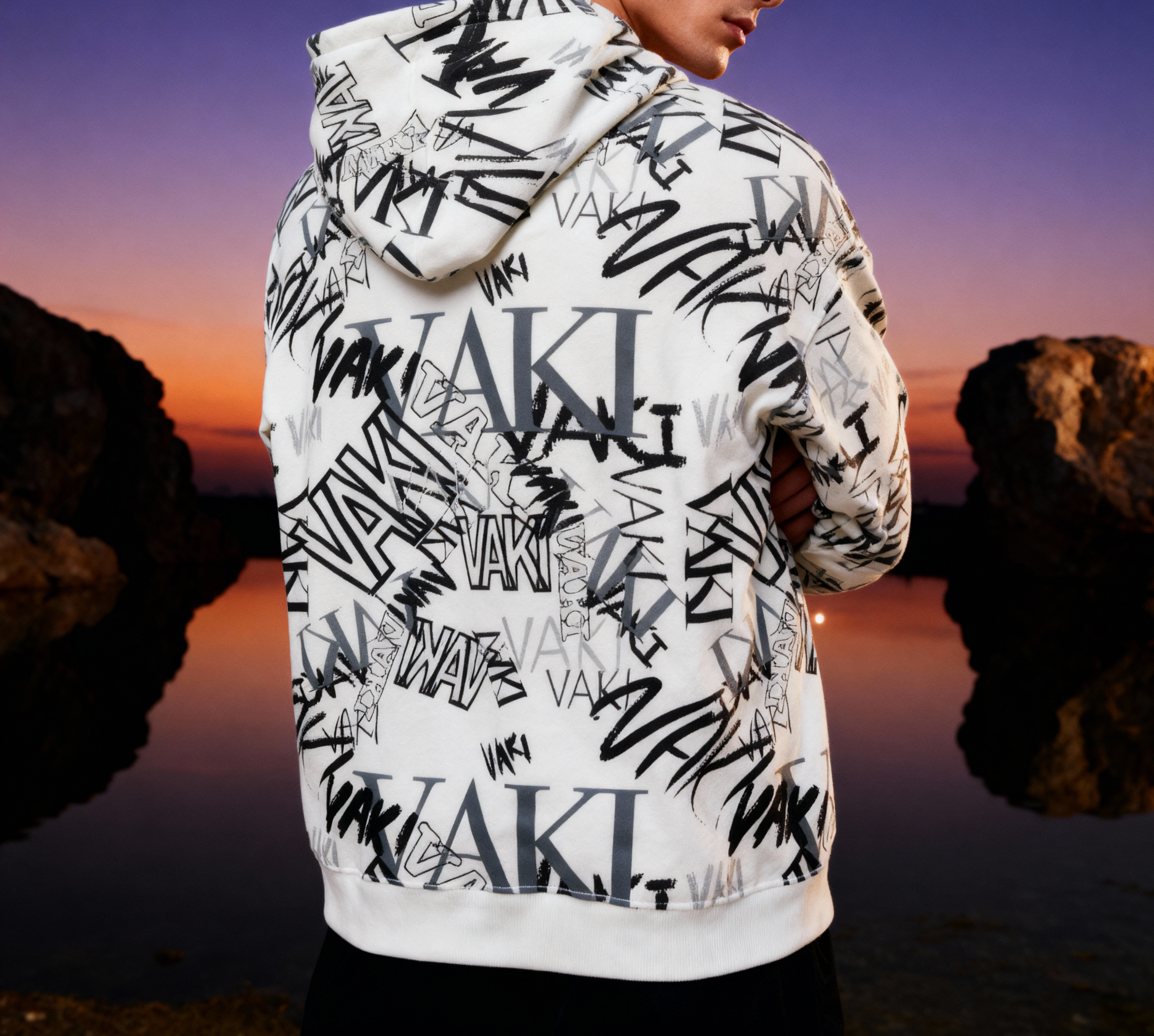 VAKI SIGNATURE LOGO OVERSIZED HOODIE